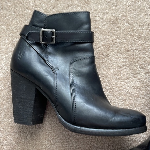 ❤️Gorgeous❤️ The perfect Frye heeled bootie!  Black leather size 8.5 - Picture 9 of 15